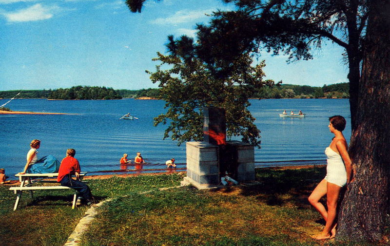 Vagabond Resort - Vintage Postcard